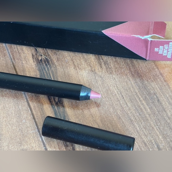 IL MAKIAGE Waterproof Lip Liner Pencil - Antique Pink #501 - Picture 2 of 5